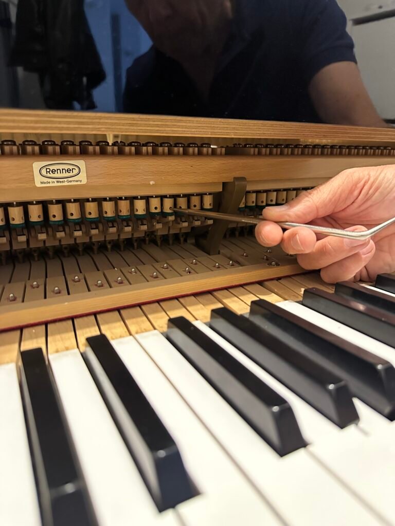 client-5-free-img Regolazione pianoforti